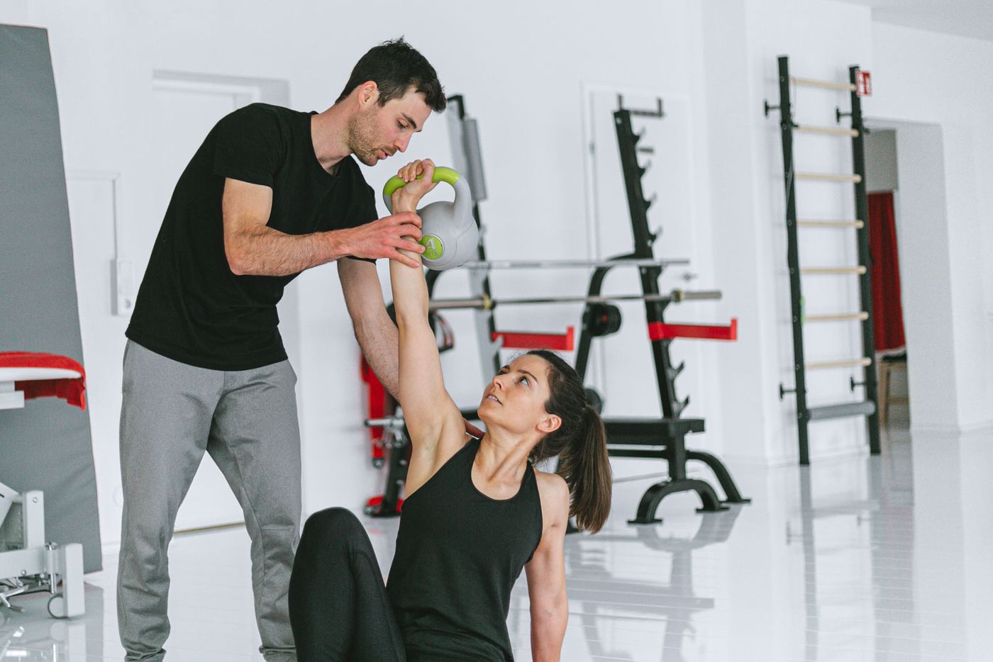 Angeleitete Kraftübung mit der Kettlebell in der Praxis